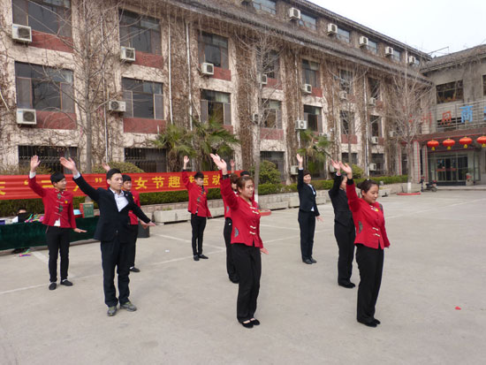 沂州府公司举办庆三 八妇女节趣味运动会